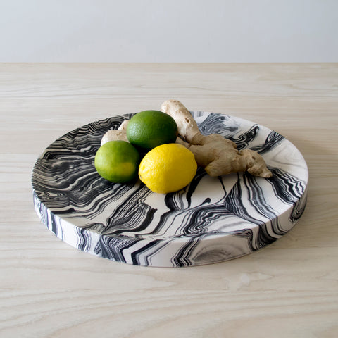 Poured Plate / Svart á hvítu