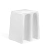 Hvítur keramík kollur. White ceramic stool.