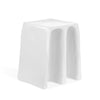 Hvítur keramík kollur. White ceramic stool.
